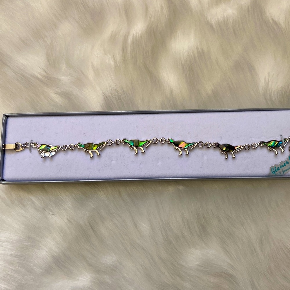 🆕 Glacier Pearle dinosaur bracelet.